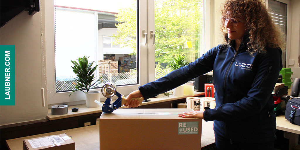 Das Unternehmen sendmepack verwendet Kartons mehrmals. 